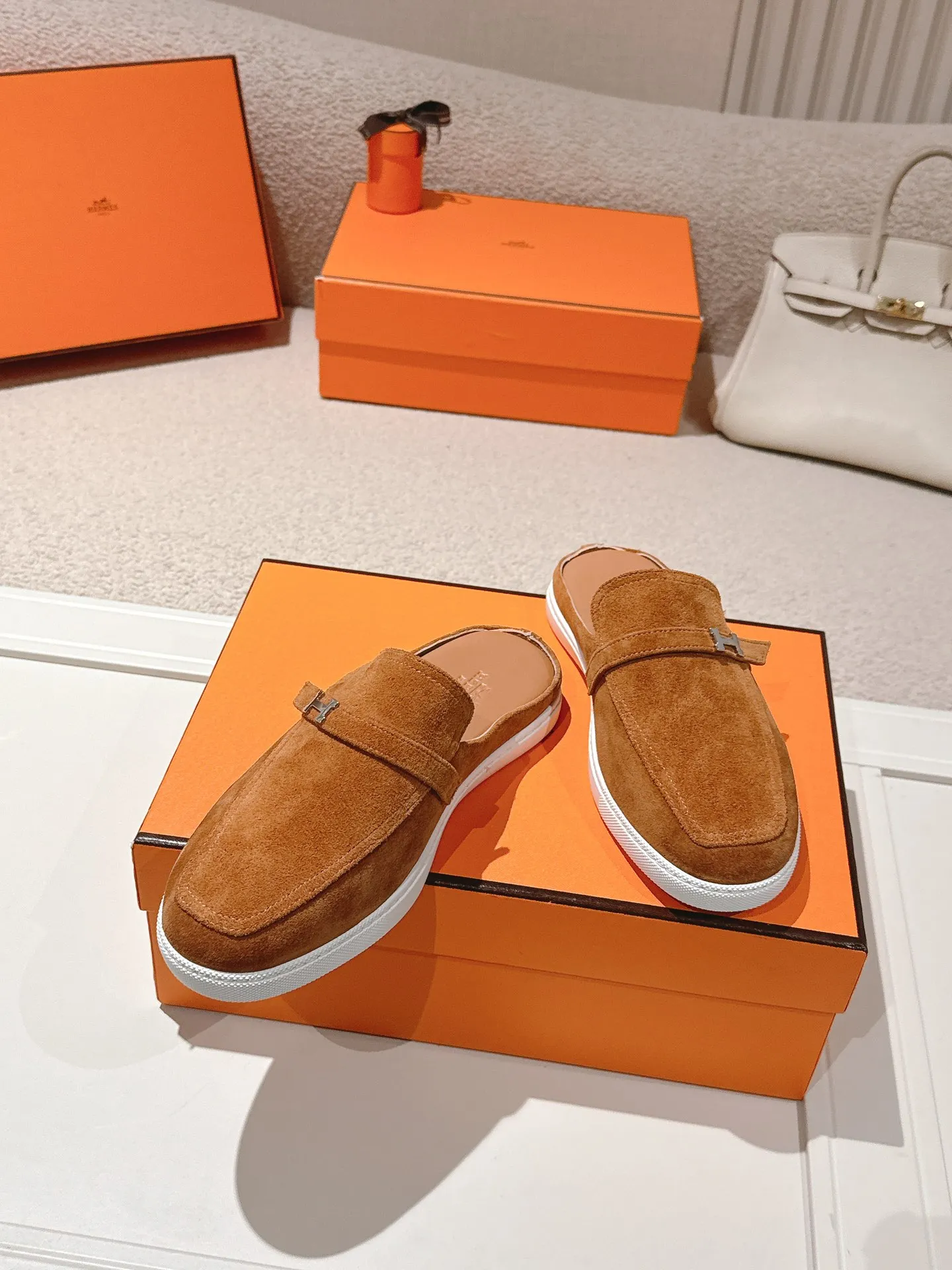 Men's men's shoes 💰560💰 Hermes 25ss new autumn and winter loafers, British retro design, classic and durable! Original reverse mold last, the ultimate 1:1 shape. Fabric: Cow suede/calfskin Lining: Imported sheepskin lining Outsole: Open-molded rubber sole Size: 35-45